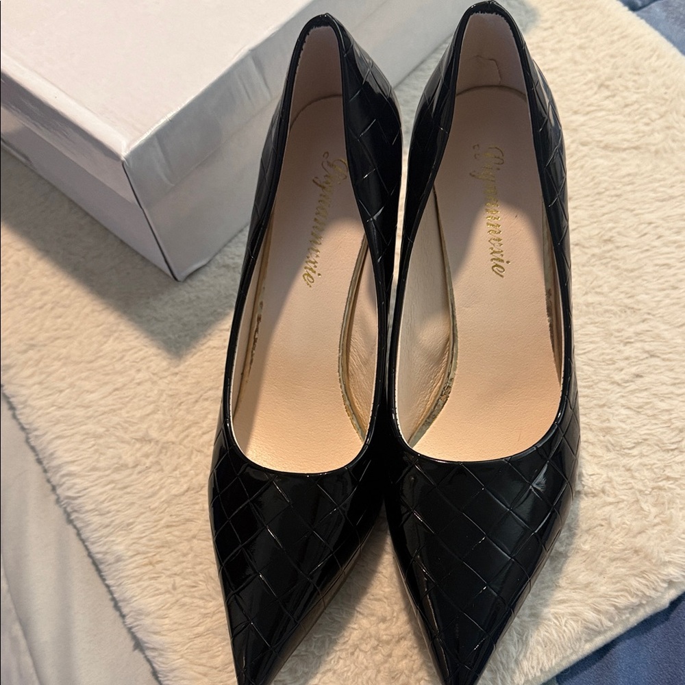 Elegant Black and Gold Pumps, EUR Sz 41, New without Tags!